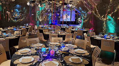 Beim Motto Anlass Wunderwelten wurde der Raum nicht nur zauberhaft dekoriert, es hingen sogar Süssigkeiten von der Decke.