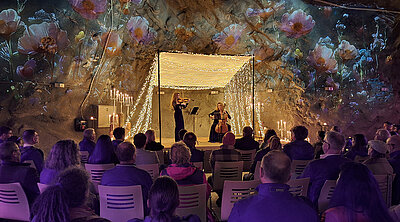 Beim Motto-Anlass Wunderwelten gab es ein wunderschönes Konzert mit Violine und Cello begleitet von zauberhaften Wandprojektionen